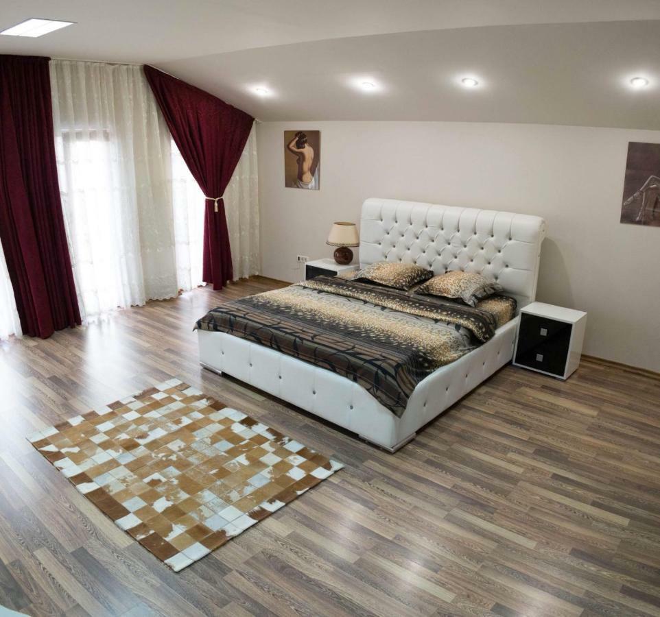 Penthouse De Lux Appartamento Gran Varadino Esterno foto