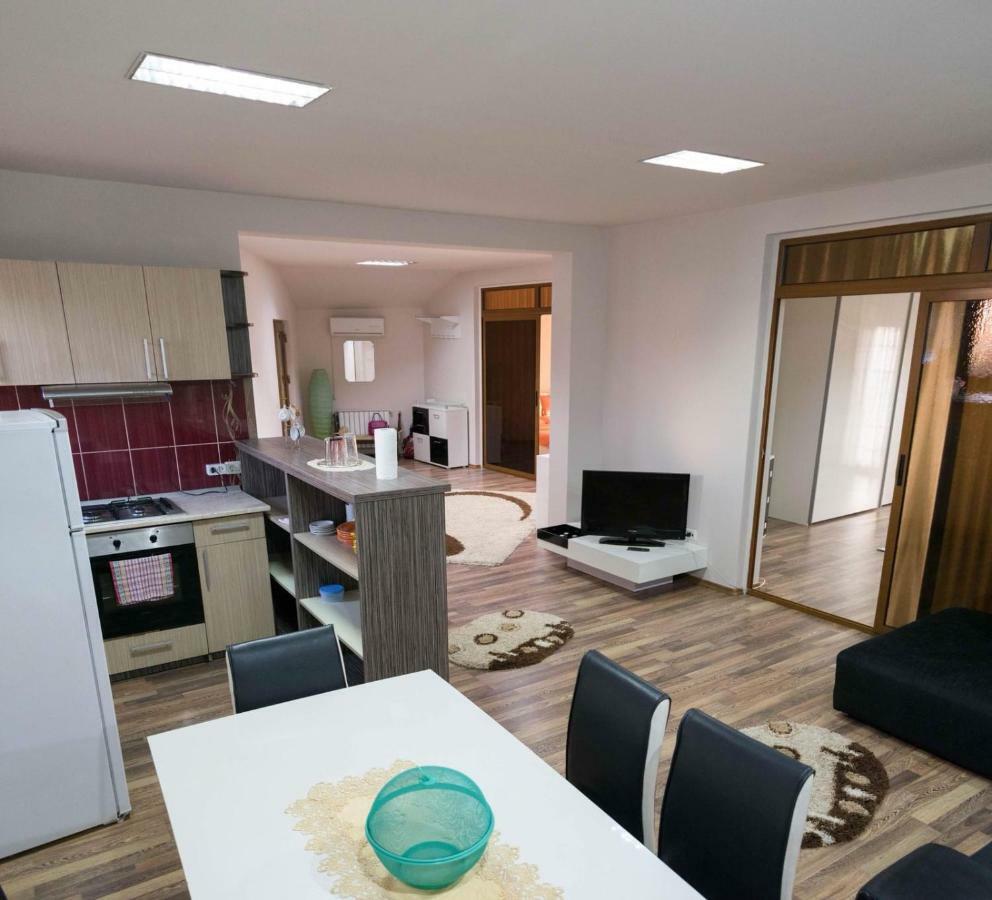 Penthouse De Lux Appartamento Gran Varadino Esterno foto
